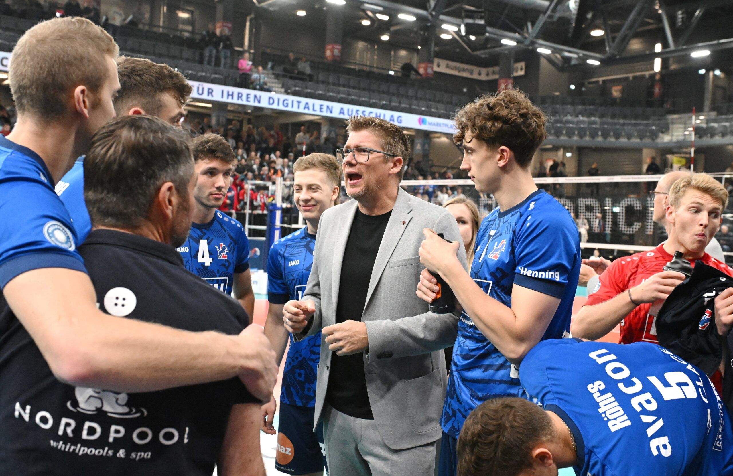 Trainer Stefan Hübner und seine Mannen treffen im Pokal-Viertelfinale auf Bitterfeld-Wolfen.. Foto: Behns