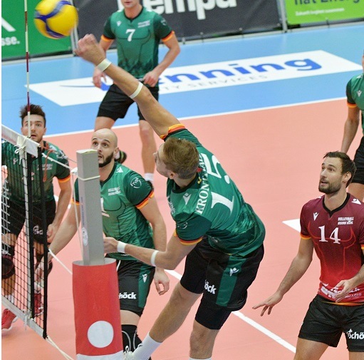 Die Bühler Niklas Kronthaler (beim Schmetterball) und Florian Ringseis (r.) kämpfen mit Österreich in dieser Woche um die Qualifikation für die EM
