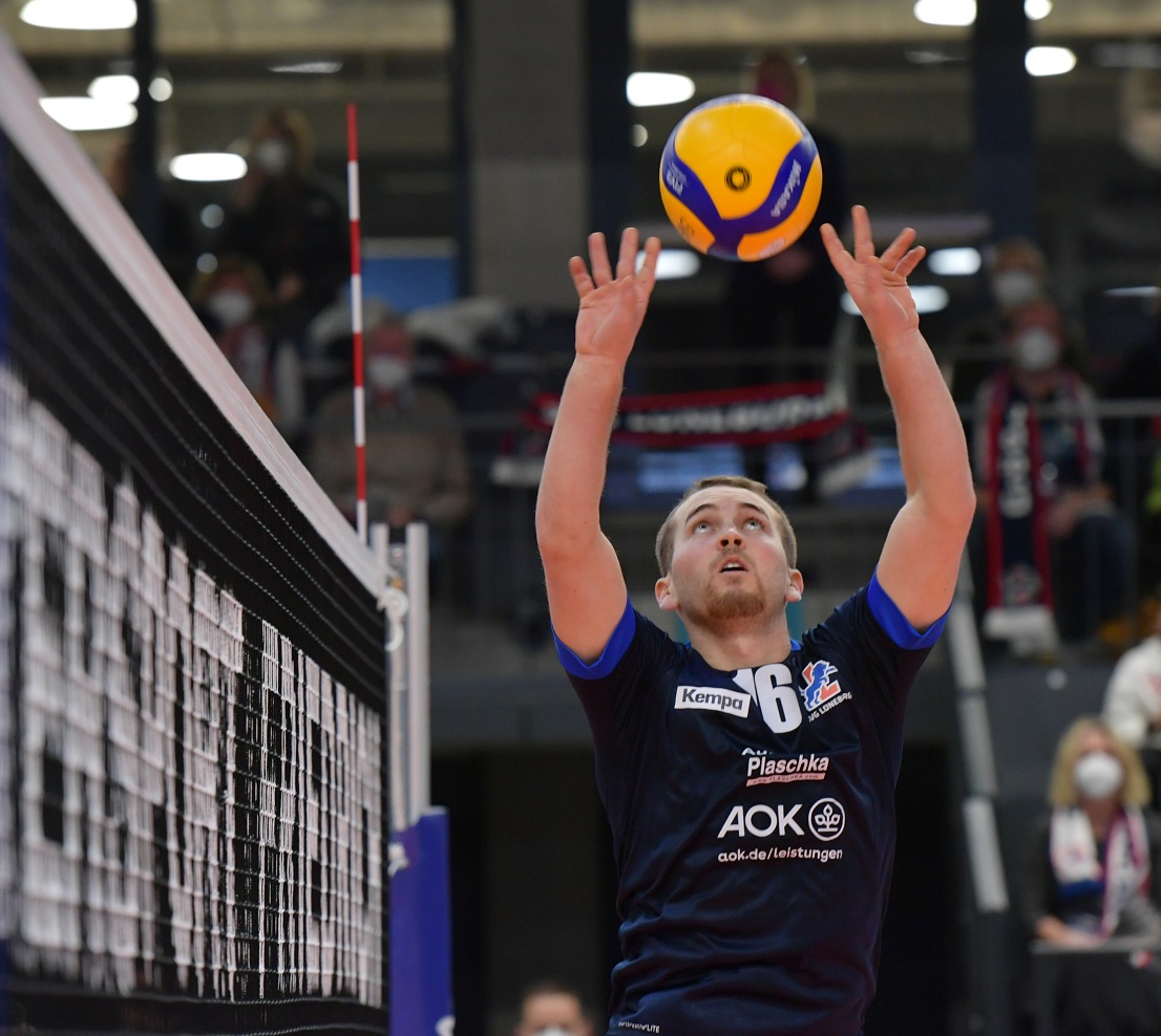 Joe Worsley lenkt das SVG-Spiel seit Wochen vorzüglich und punktet selbst auch immer öfter. Foto: Behns