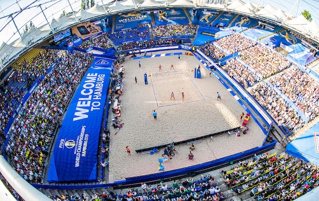 Hamburg wird mit dem renovierten Stadion am Rothenbaum im August wieder ein Schauplatz für die Weltelite der Beacher. 2019 - vor der Corona-Zwangspause - fand dort die WM statt. Foto: FIVB