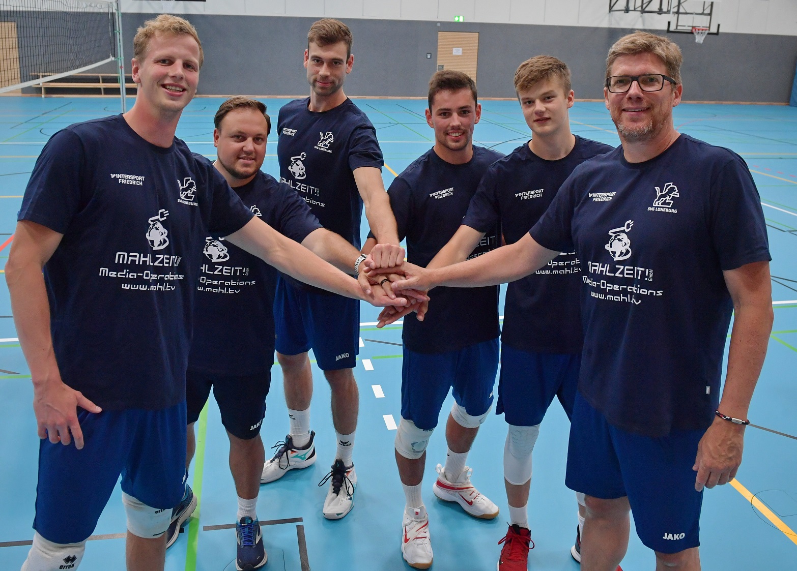 Auf geht's in die neue Saison, wenn auch zunächst in kleiner Gruppe (v.l.): Auke van de Kamp, Co-Trainer Christian Knospe, Yann Böhme, Hannes Gerken, Theo Mohwinkel, Cheftrainer Stefan Hübner. Foto: Behns