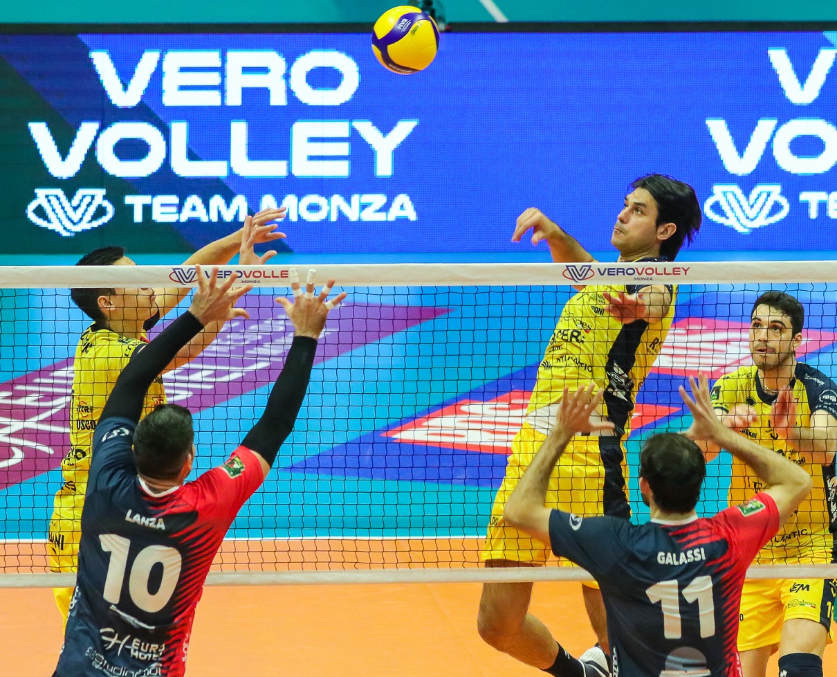 Mittelblocker Dragan Stankovic (gelbes Trikot, Mitte) hat auf Vereinsebene fast alles gewonnen, was es zu gewinnen gibt. Foto: Homepage VGM