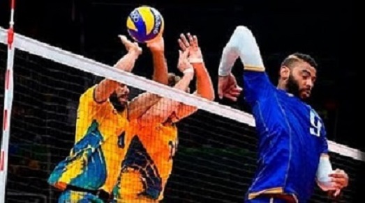 Die verrückteste Variante aus dem Schlag-Repertoire von Earvin Ngapeth (r.): Mit dem Rücken zum Netz. Foto: YouTube