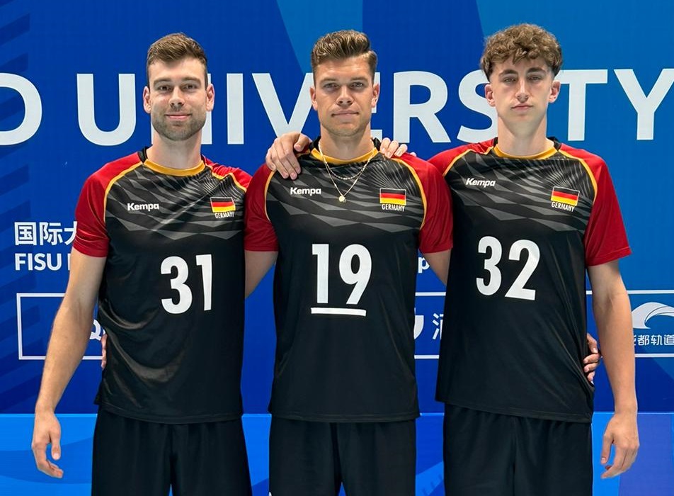 Erlebnis China: Die LüneHünen Yann Böhme, Erik Röhrs und Joscha Kunstmann (v.l.) sind gut in die Universiade gestartet. Foto: SVG