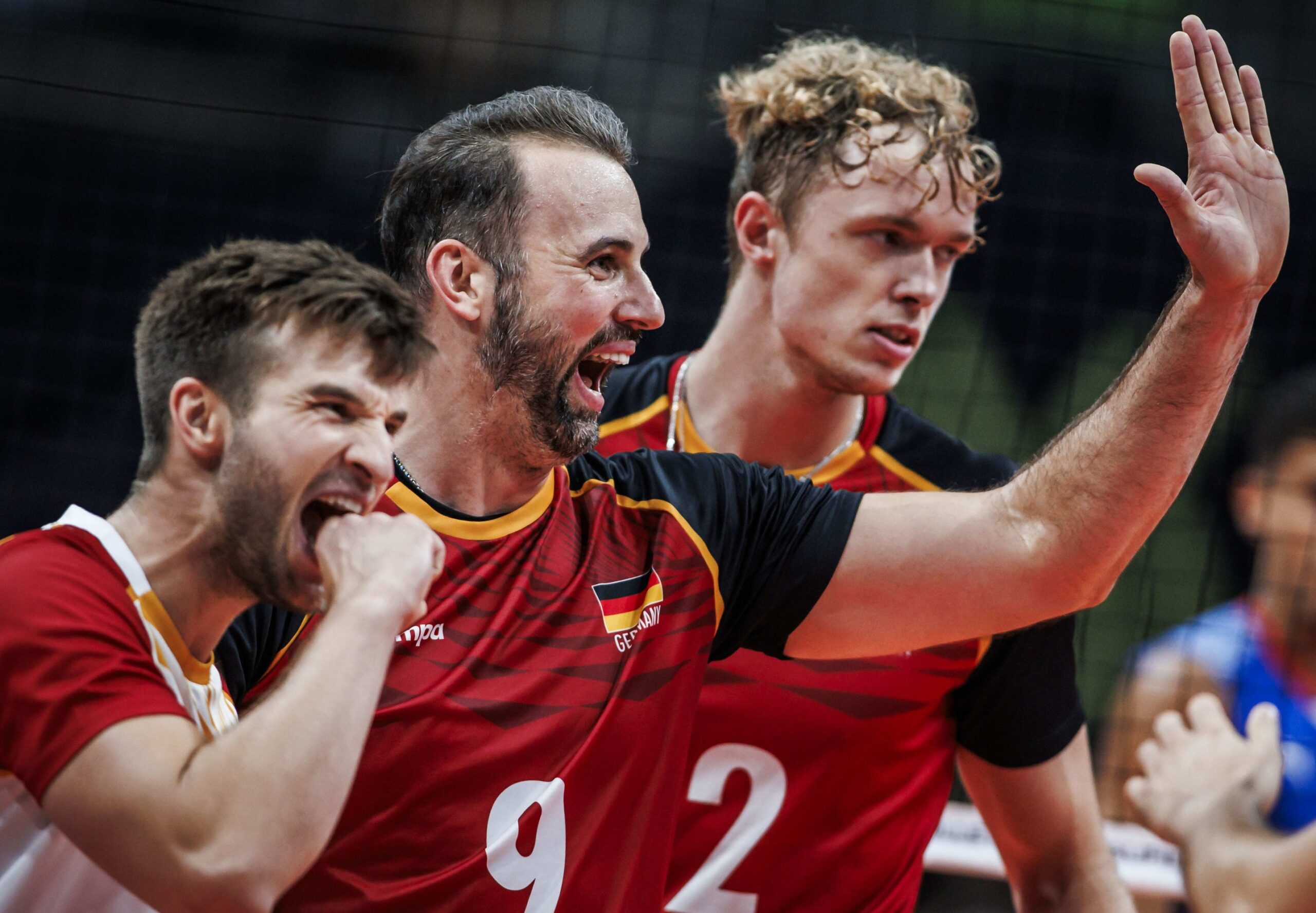 Georg Grozer (Mitte) war zweimal der Topscorer, Anton Brehme (r.) hatte wieder einmal vorzügliche Angriffsquoten, Libero Julian Zenger (l.) zeigte ebenfalls Klasse-Leistungen. Fotos (2): FIVB