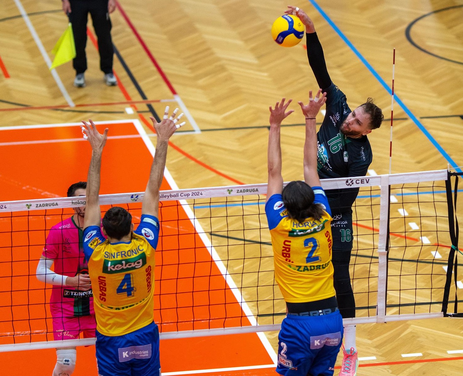 Pedro Molina (r.), Außenangreifer aus Puerto Rico, punktet für Milon regelmäßig zweistellig. Mit dem Nationalteam spielte er schon gegen die SVG-Kanadier Jesse Elser und Xander Ketrzynski. Foto: CEV