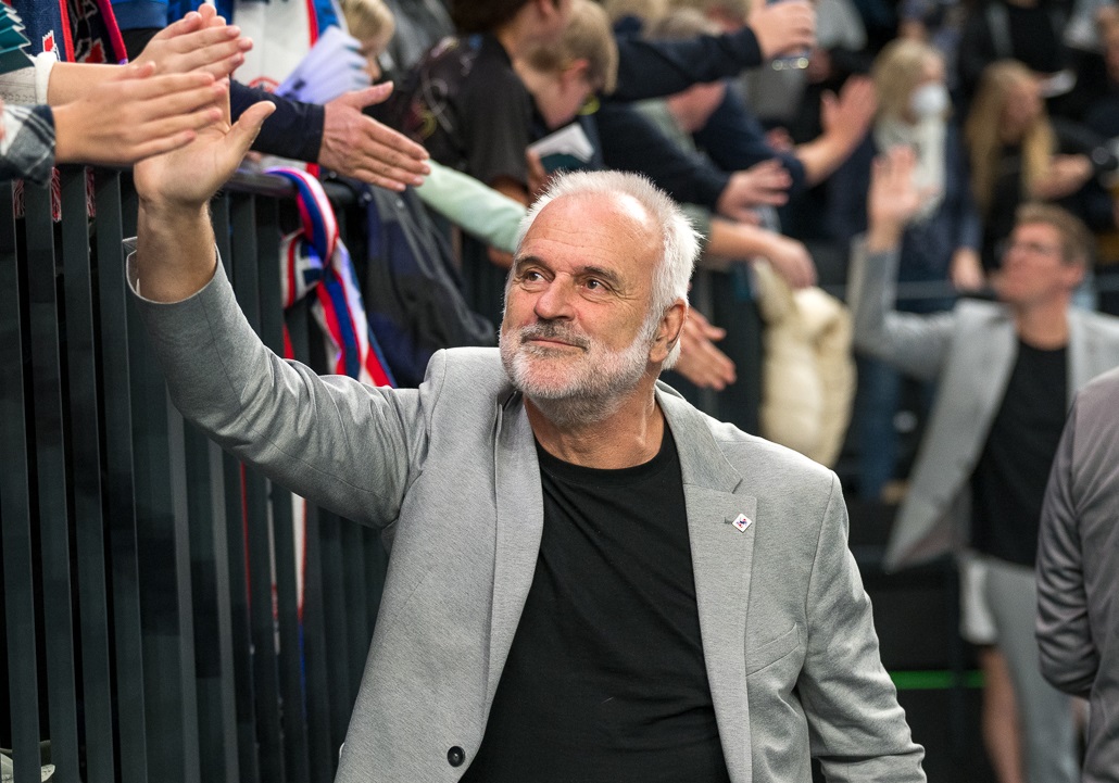 Bernd Schlesinger, schon seit Januar 2011 bei der SVG, hat für ein weiteres Jahr als Sportlicher Leiter und Co-Trainer zugesagt. Foto: WW